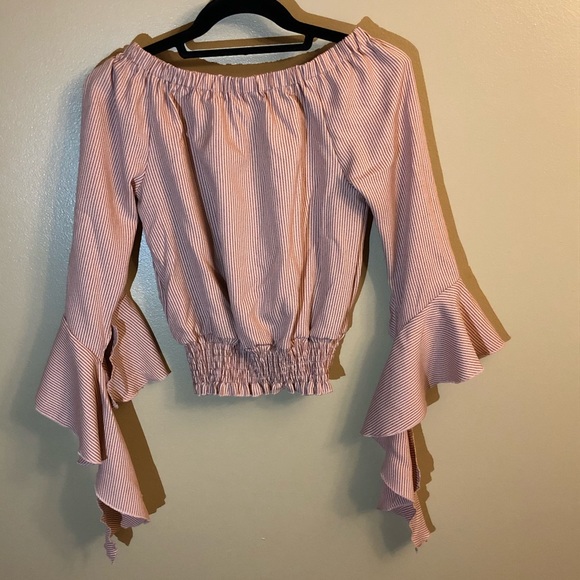 Stripped salmon top with flowing sleeves. - Picture 4 of 7